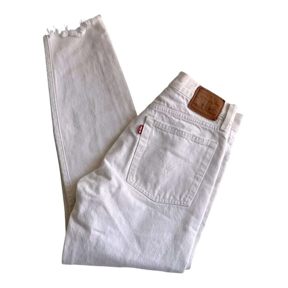 Levi’s Premium Wedgie Straight High Waist Raw Hem Eggshell White E Jeans sz 26